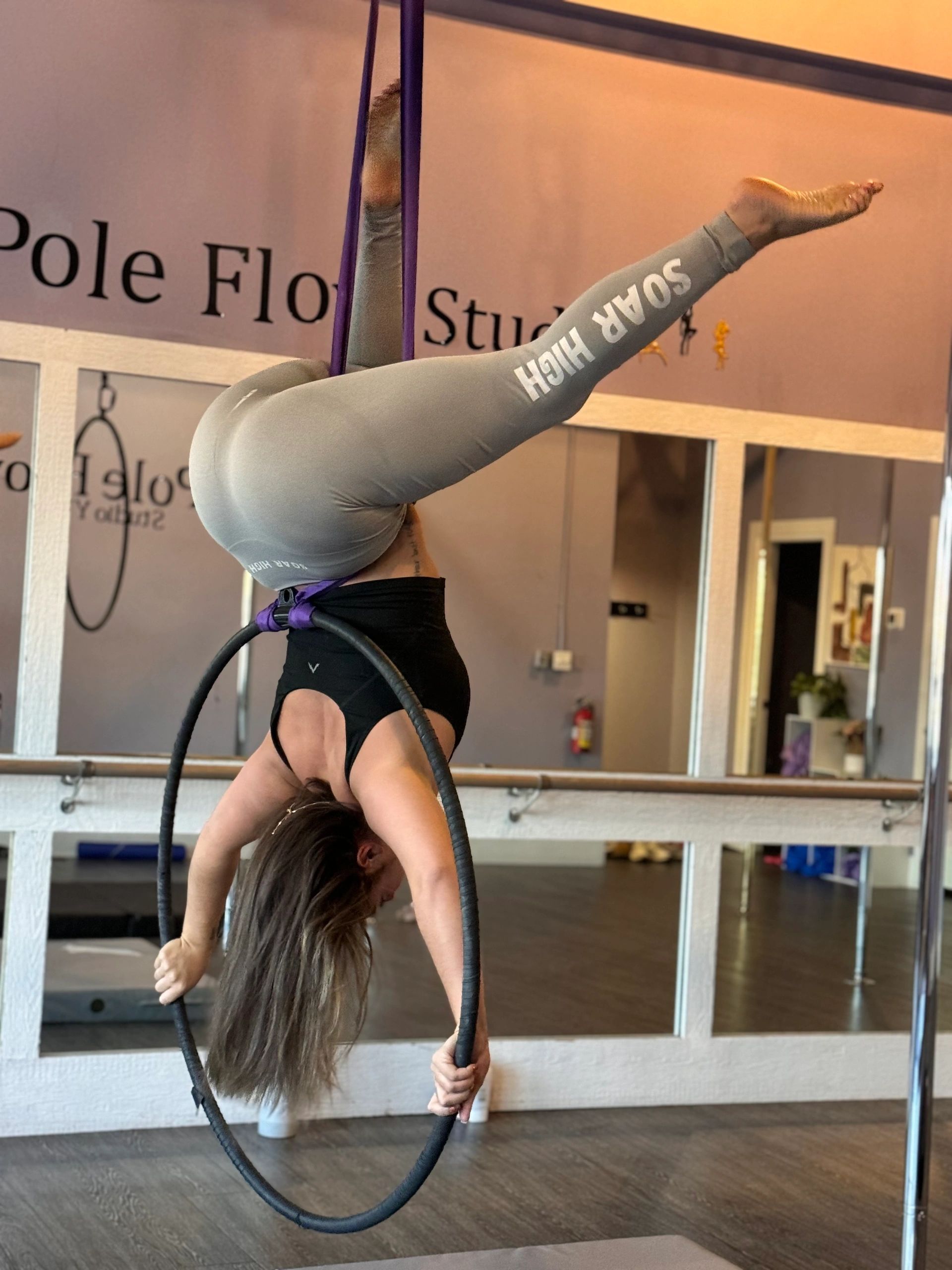 Aerial hoop performance — Hoop 4